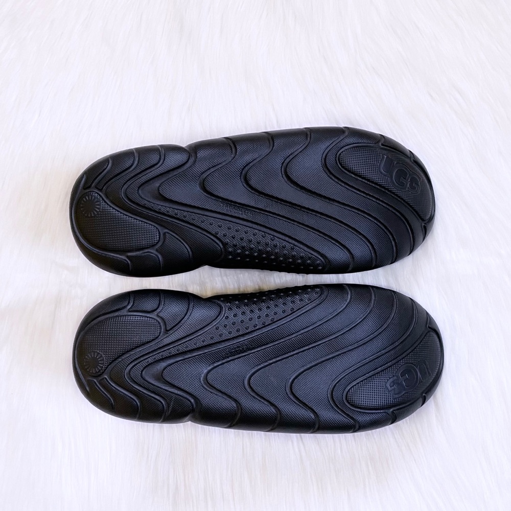 UGG Women’s LA Cloud Low Sneakers In Black - Picture 7 of 8